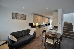 3 bed London home, free parking & self check in